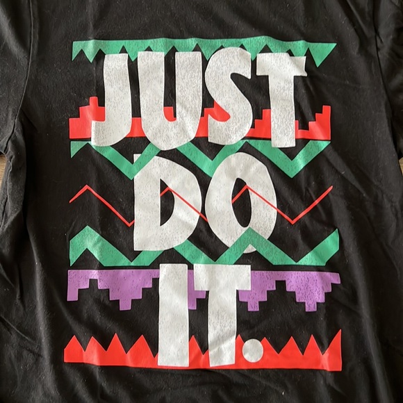 Nike Men's Graphic Dri-Fit Tee - Size Small - Picture 2 of 5